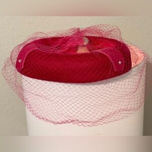 Vtg Velvet Dark Pink Ring Pillhat with Netting Veil has 2 Little Pearls Front